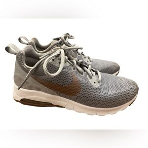 Nike Shoes Womens 8.5 Air Max Motion Running Sneakers AV7926-001 Gray Sneaker B8